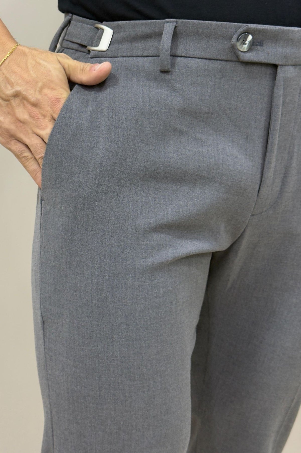 Calça Alfaiataria Atenas com Regulagem Cinza Chumbo - Up