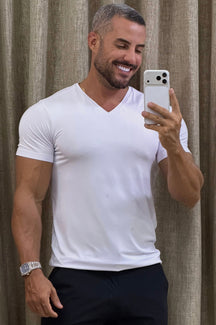 Camiseta Essential SlimFit Gola V